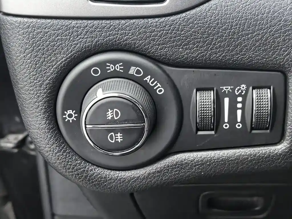 Jeep Cherokee — фото 21