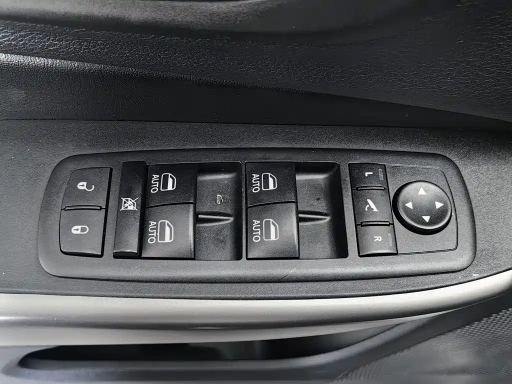 Jeep Cherokee — фото 9
