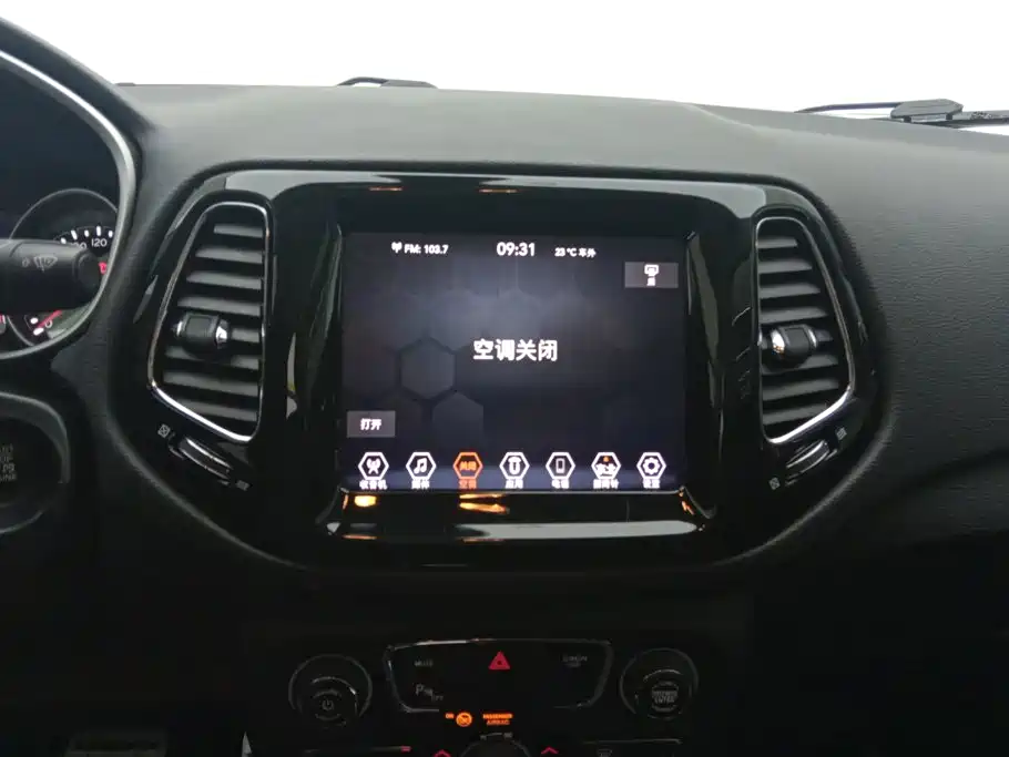 Jeep Compass — фото 13