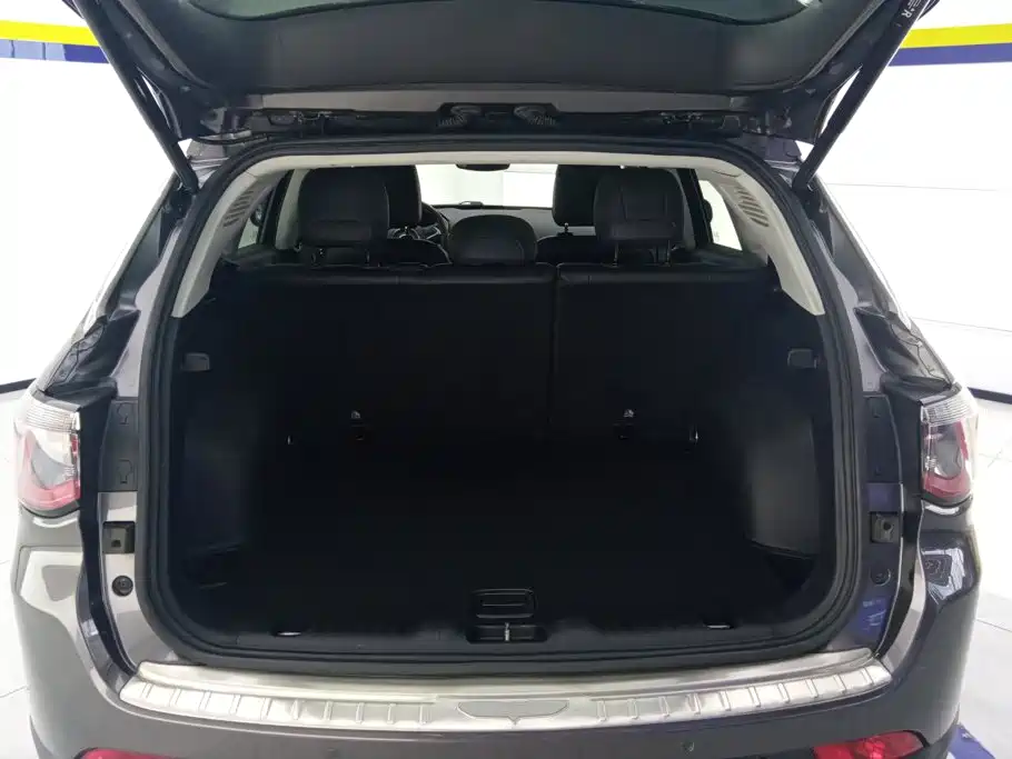 Jeep Compass — фото 4