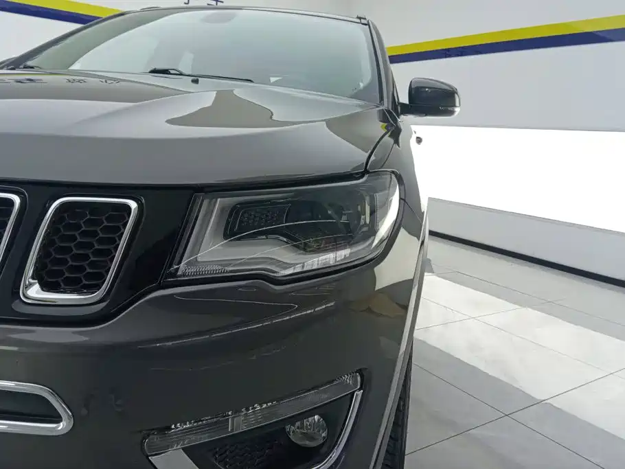 Jeep Compass — фото 5
