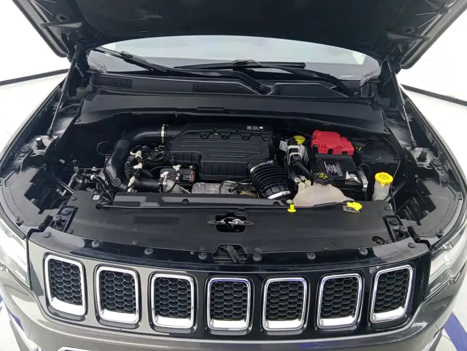 Jeep Compass — фото 10