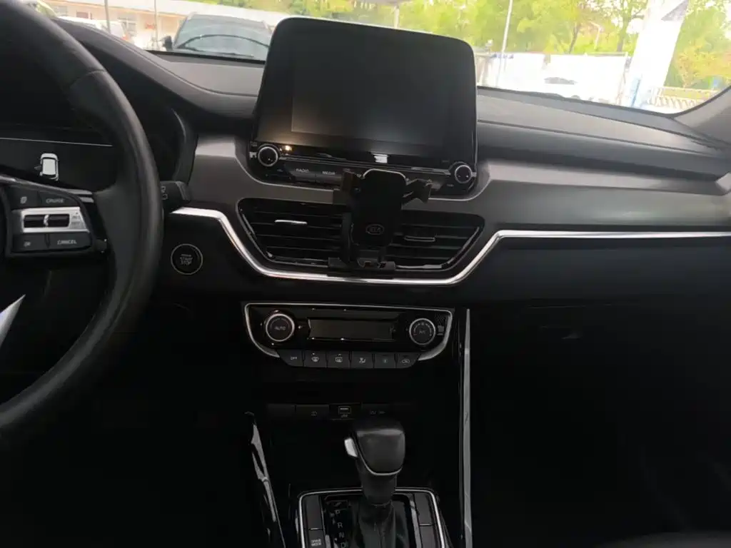 Kia Sportage — фото 13