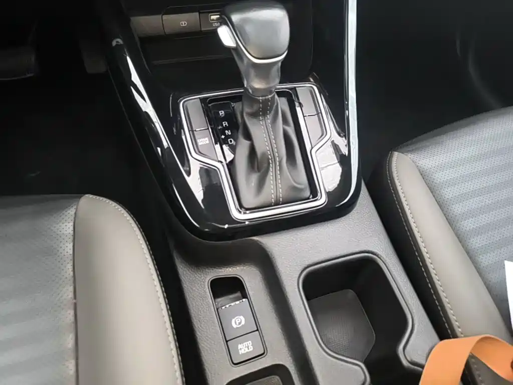 Kia Sportage — фото 14