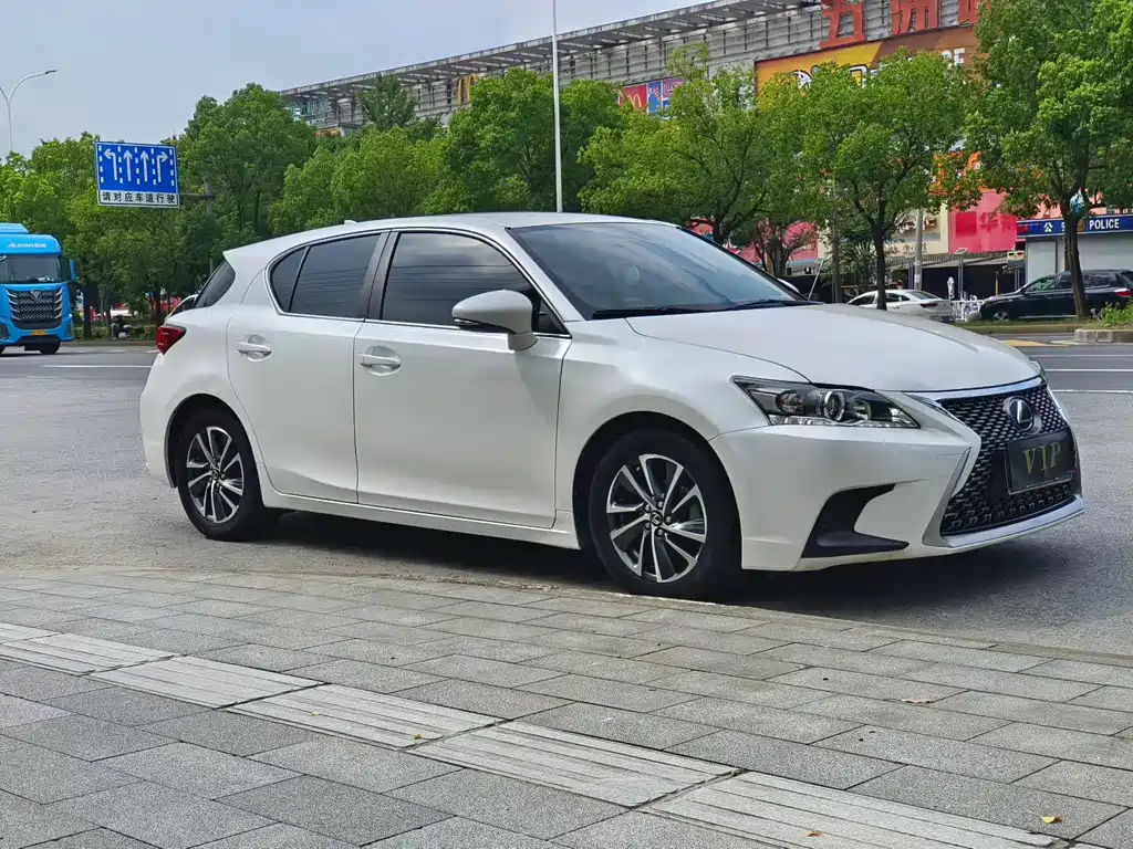 Lexus CT — фото 3