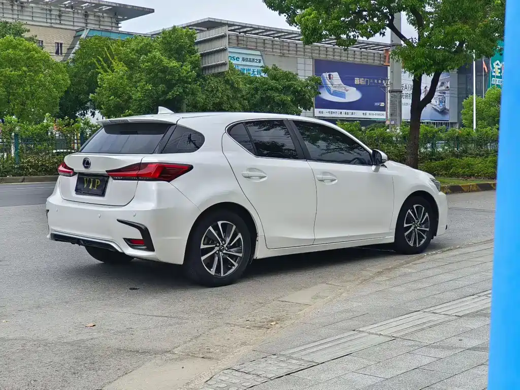 Lexus CT — фото 9