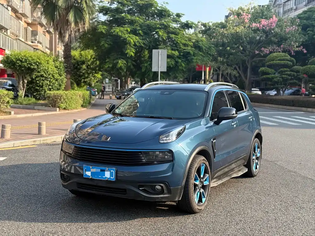 Lynk & Co 01