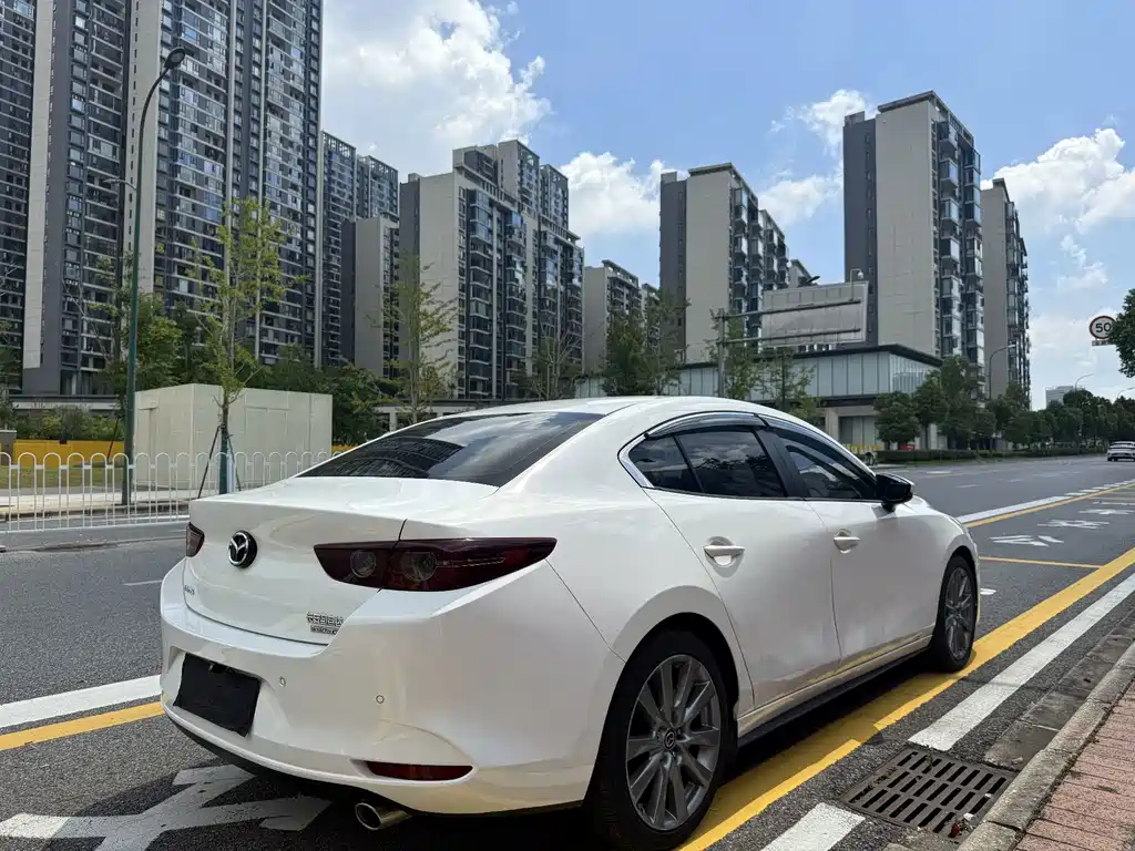 Mazda 3 Axela — фото 9