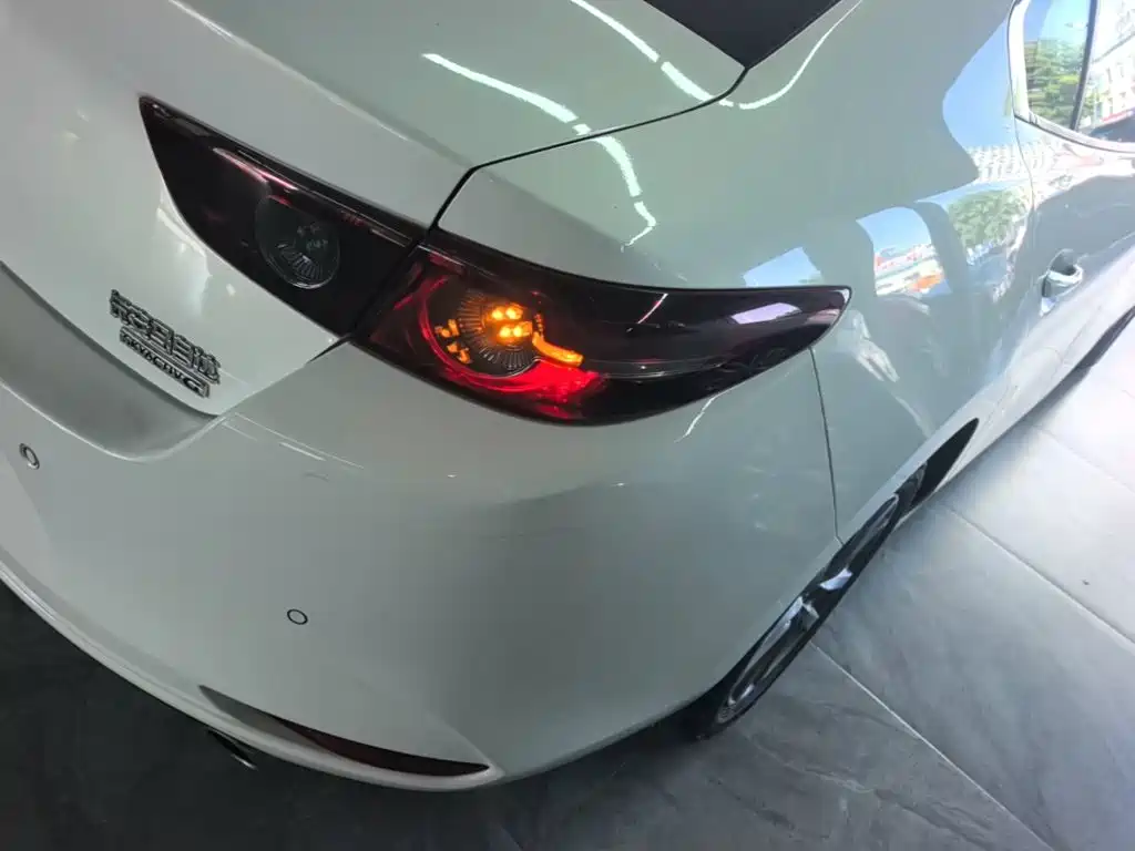 Mazda 3 Axela — фото 8