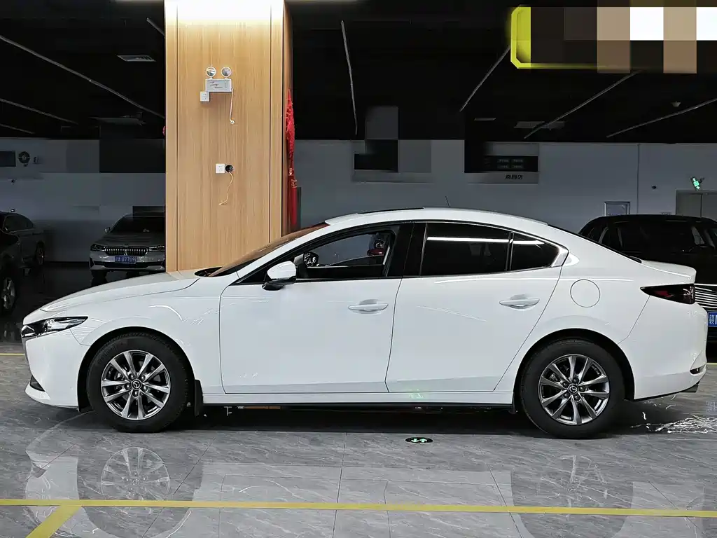 Mazda 3 Axela — фото 3