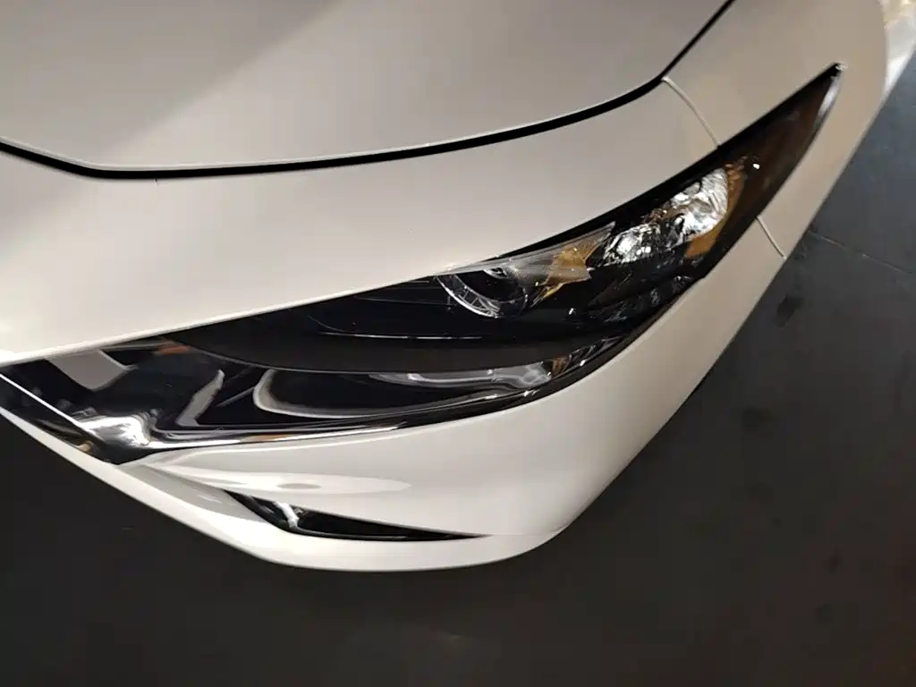 Mazda 3 Axela — фото 24