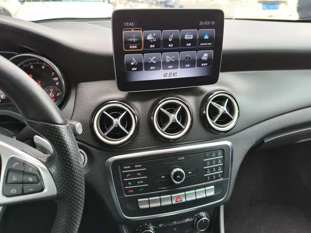 Mercedes-Benz GLA — фото 9