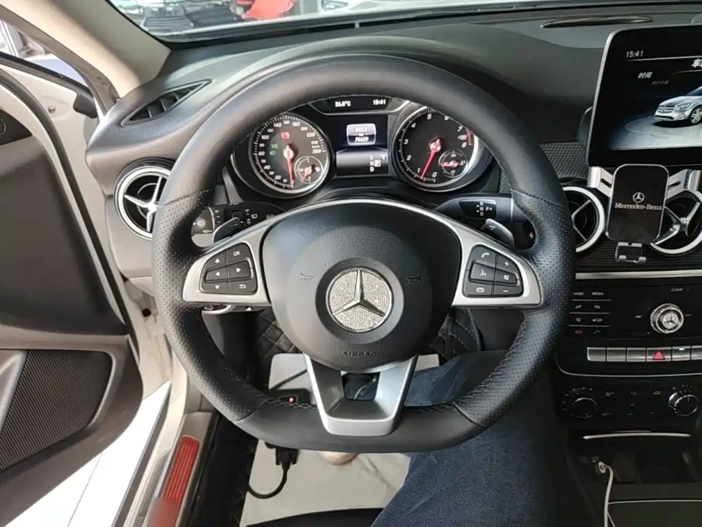 Mercedes-Benz GLA — фото 11