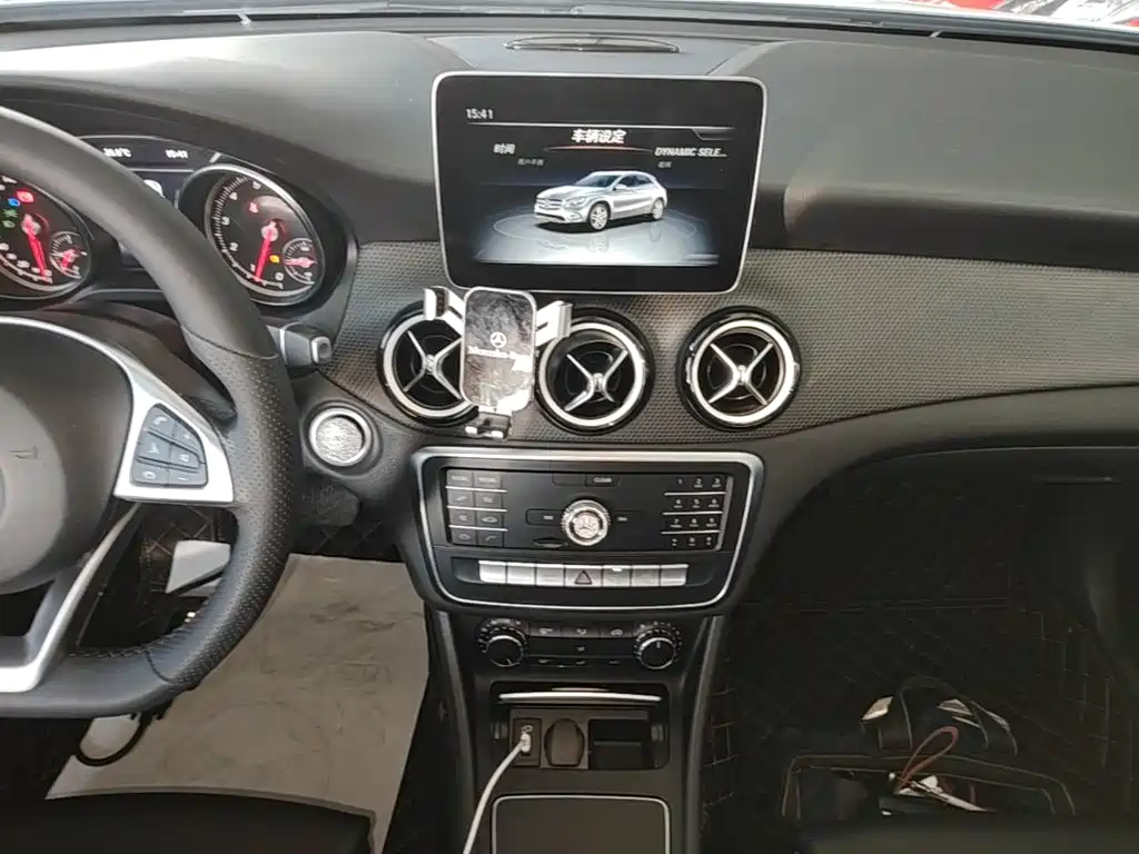 Mercedes-Benz GLA — фото 13