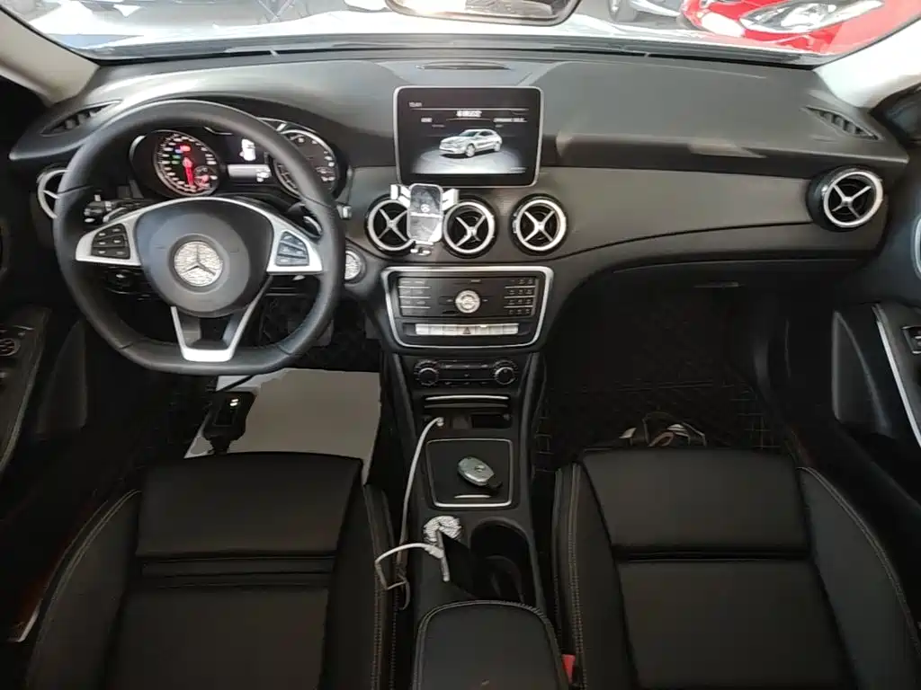 Mercedes-Benz GLA — фото 10