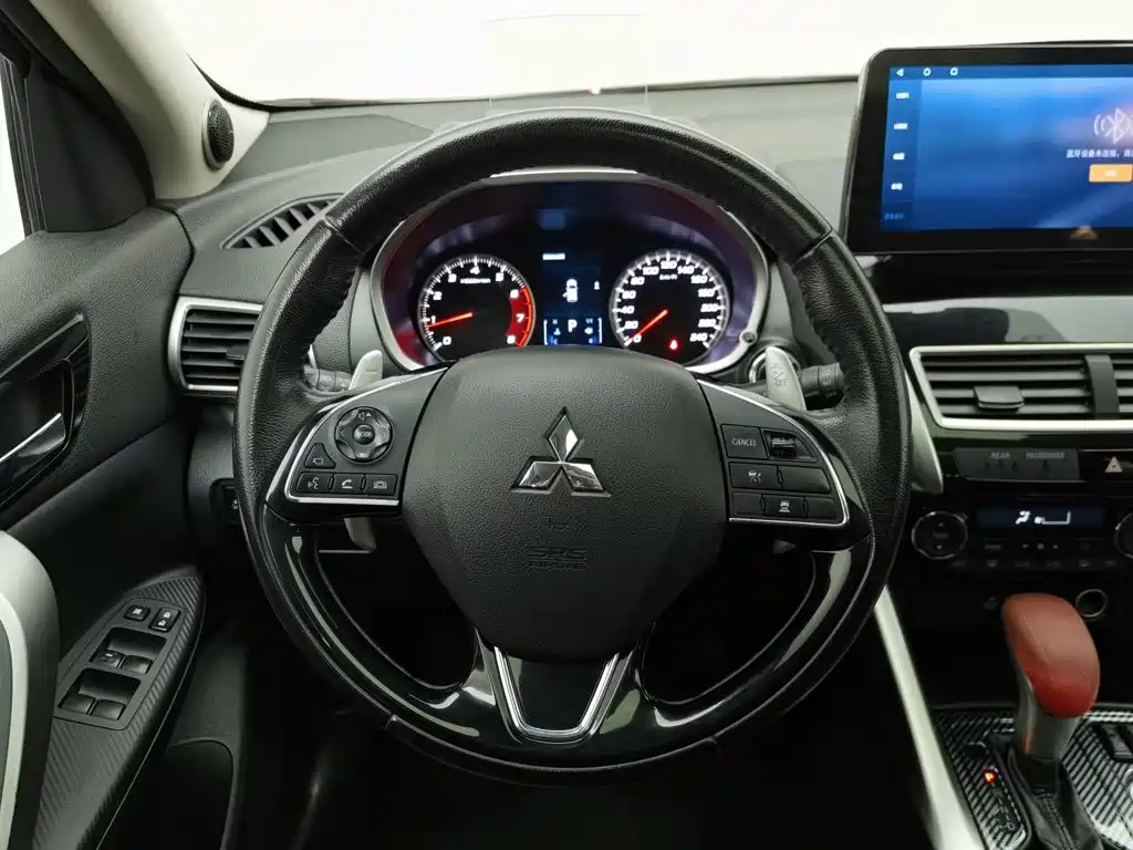 Mitsubishi Eclipse Cross — фото 11