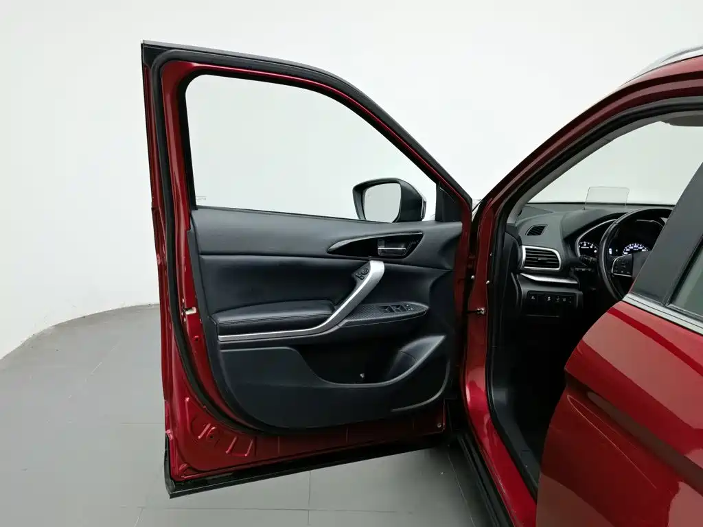 Mitsubishi Eclipse Cross — фото 8