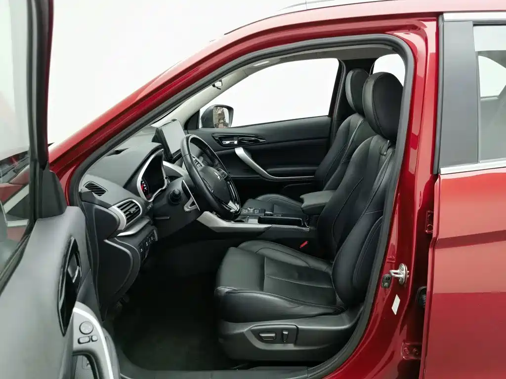 Mitsubishi Eclipse Cross — фото 10