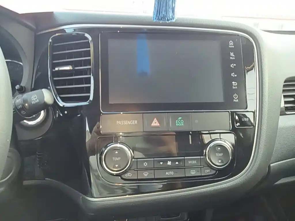 Mitsubishi Outlander — фото 13