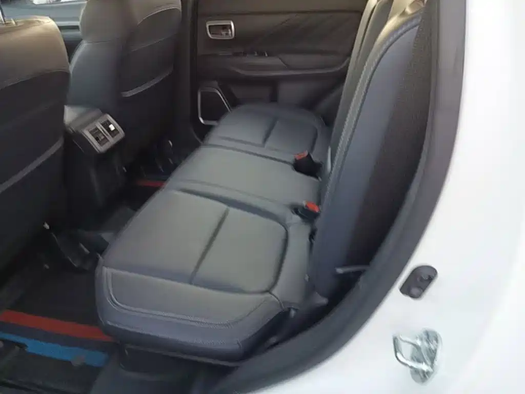 Mitsubishi Outlander — фото 17
