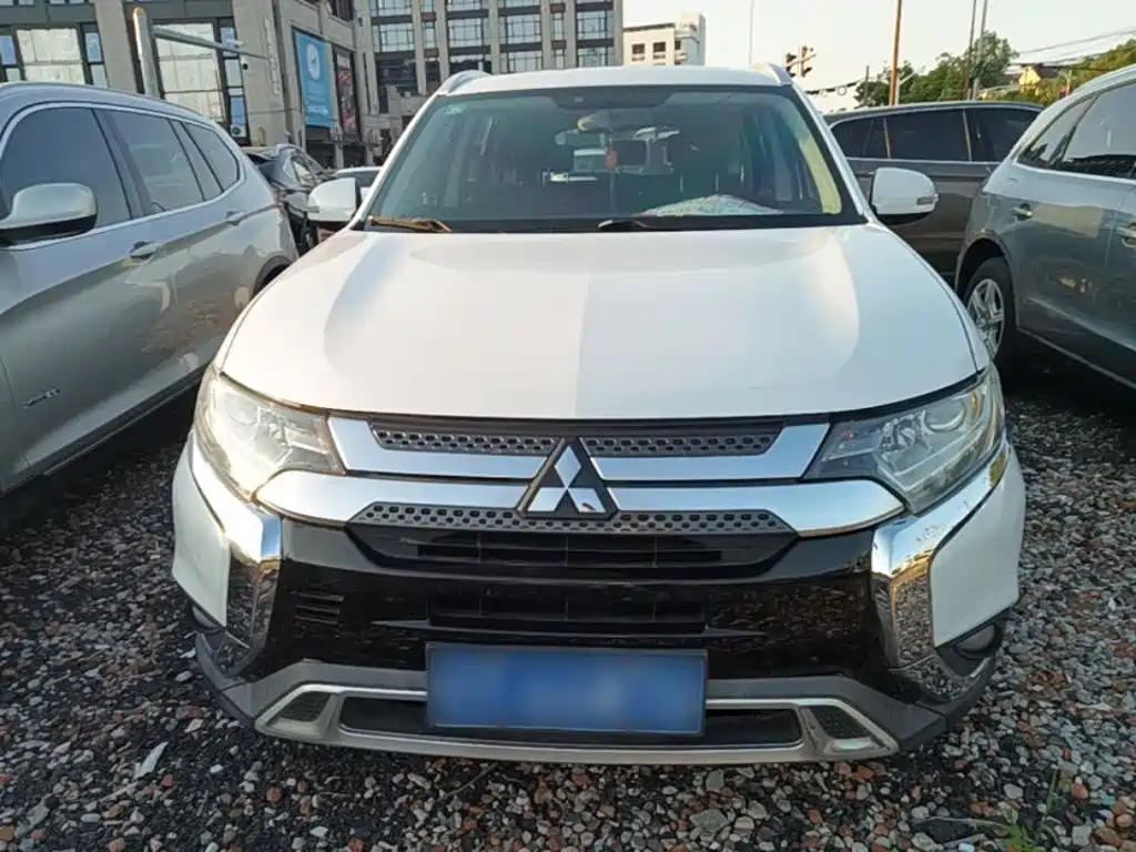 Mitsubishi Outlander — фото 3