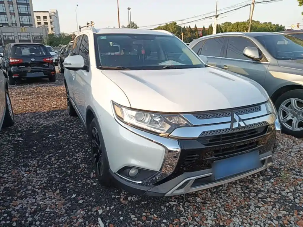 Mitsubishi Outlander — фото 4