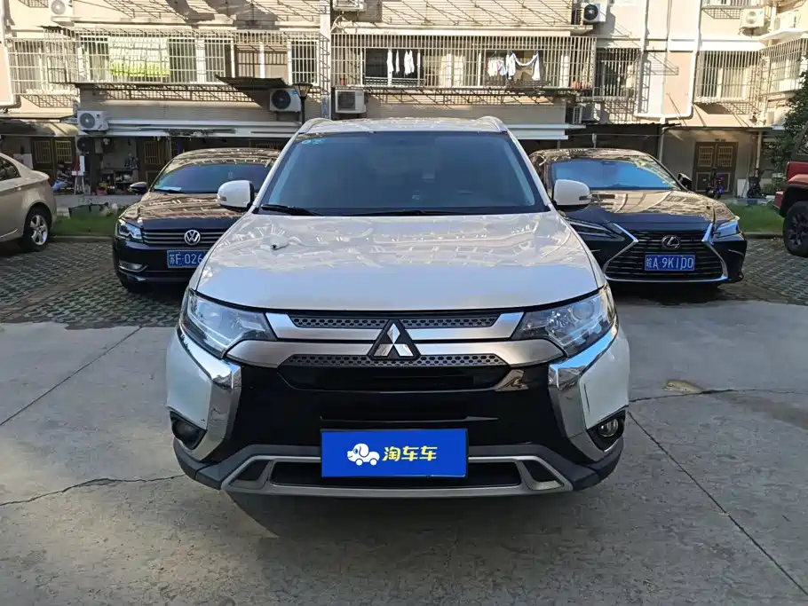 Mitsubishi Outlander — фото 2