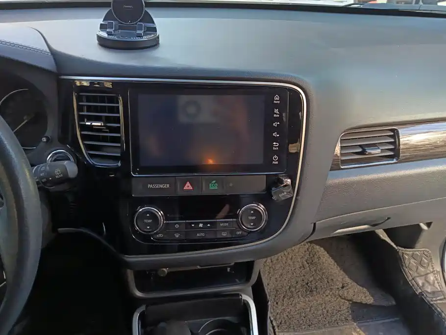 Mitsubishi Outlander — фото 13