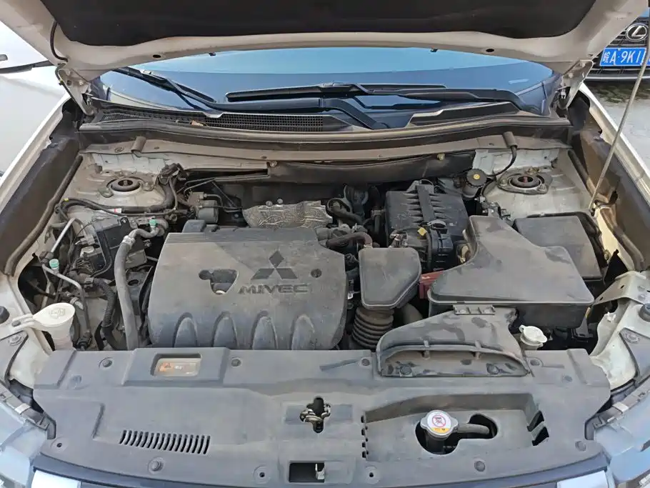 Mitsubishi Outlander — фото 10
