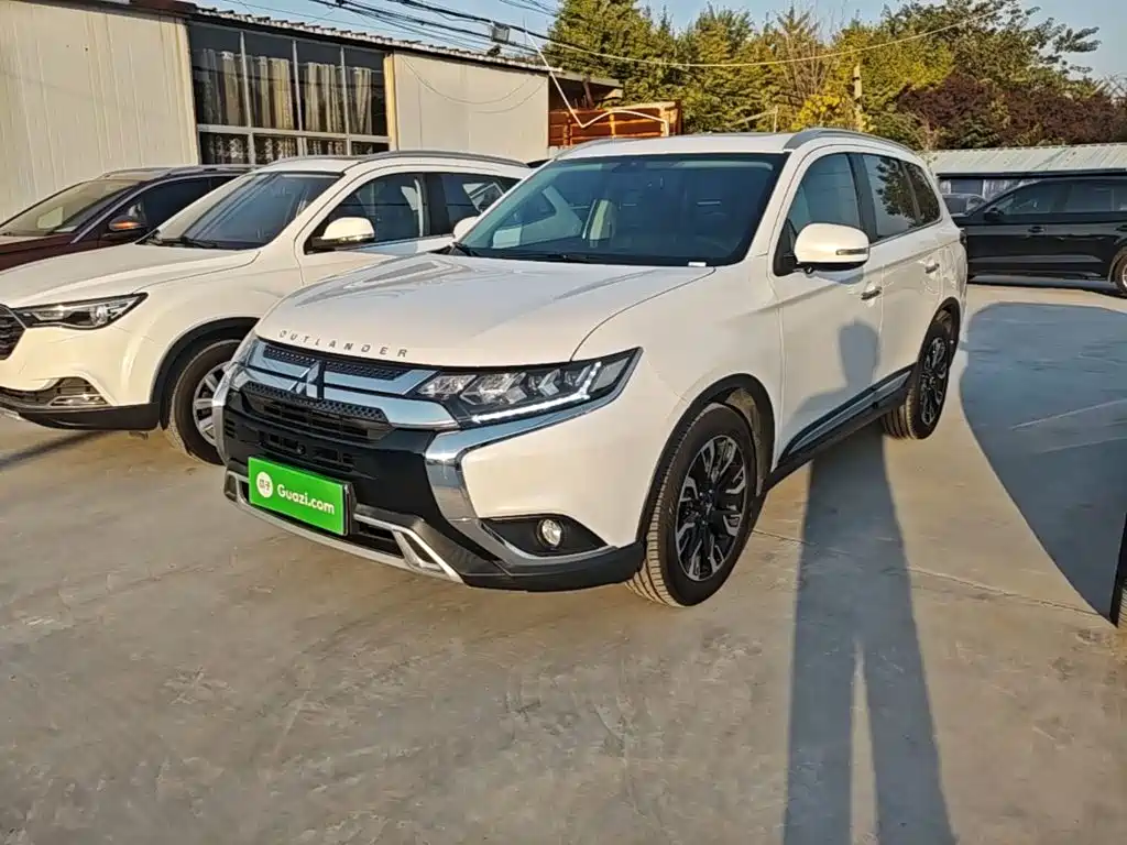Mitsubishi Outlander — фото 2