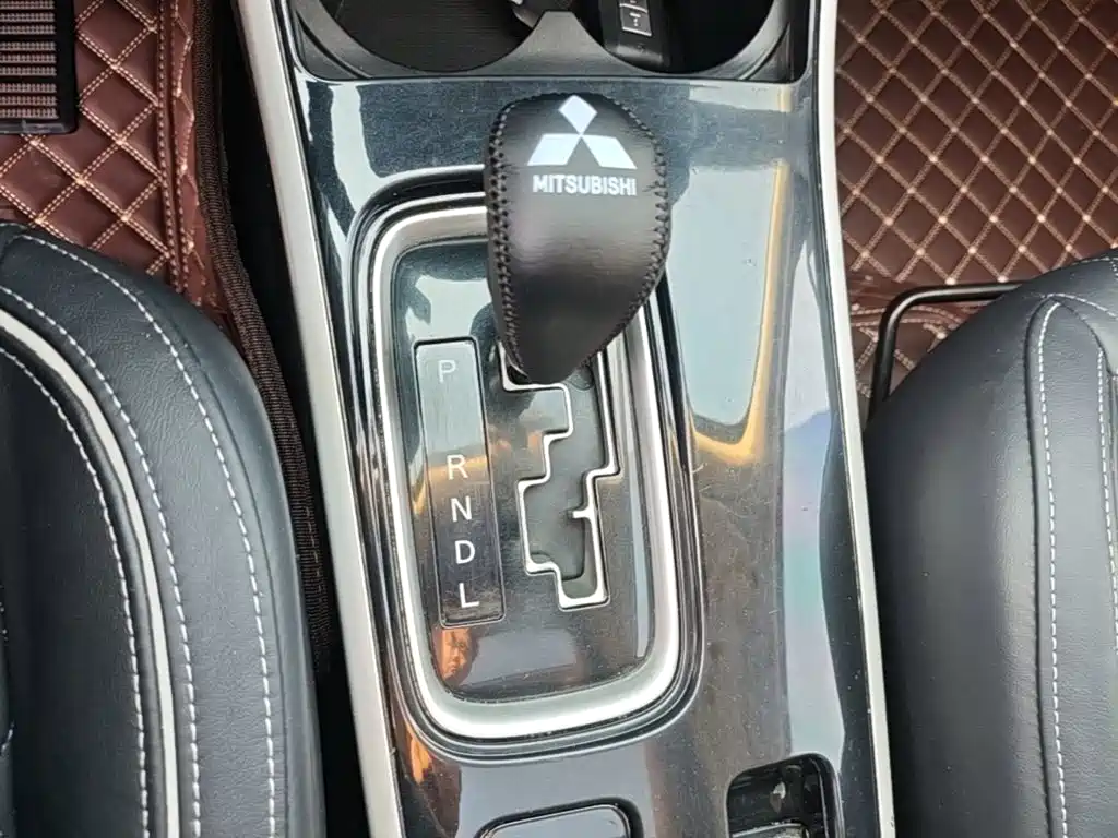 Mitsubishi Outlander — фото 14