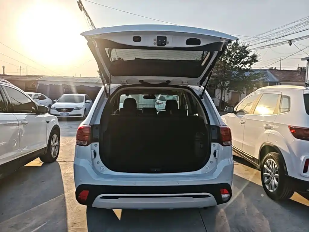 Mitsubishi Outlander — фото 19