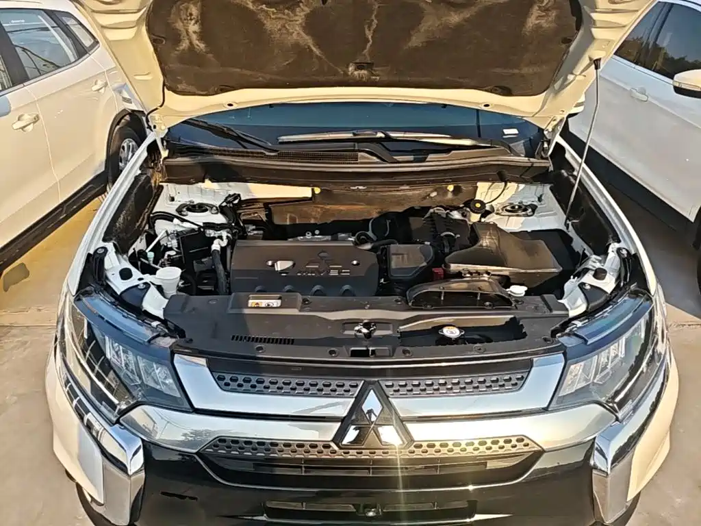 Mitsubishi Outlander — фото 20