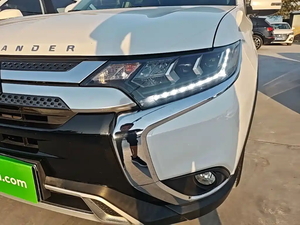 Mitsubishi Outlander — фото 24