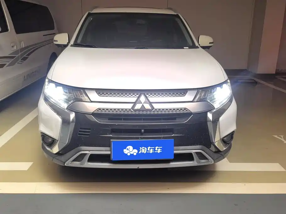 Mitsubishi Outlander — фото 2