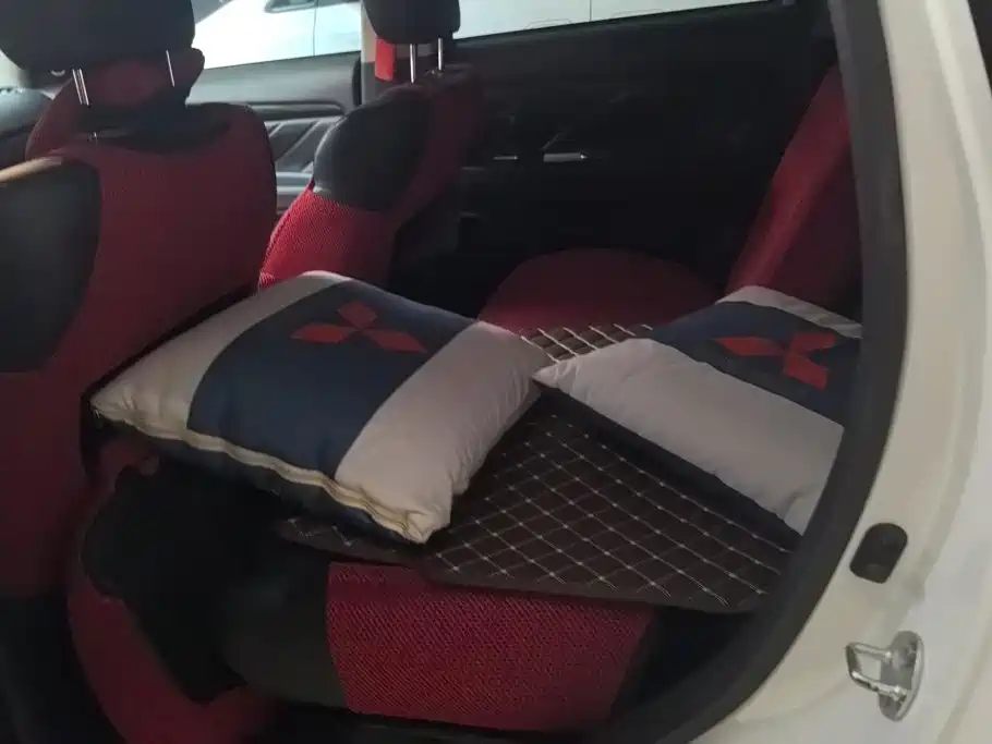 Mitsubishi Outlander — фото 11