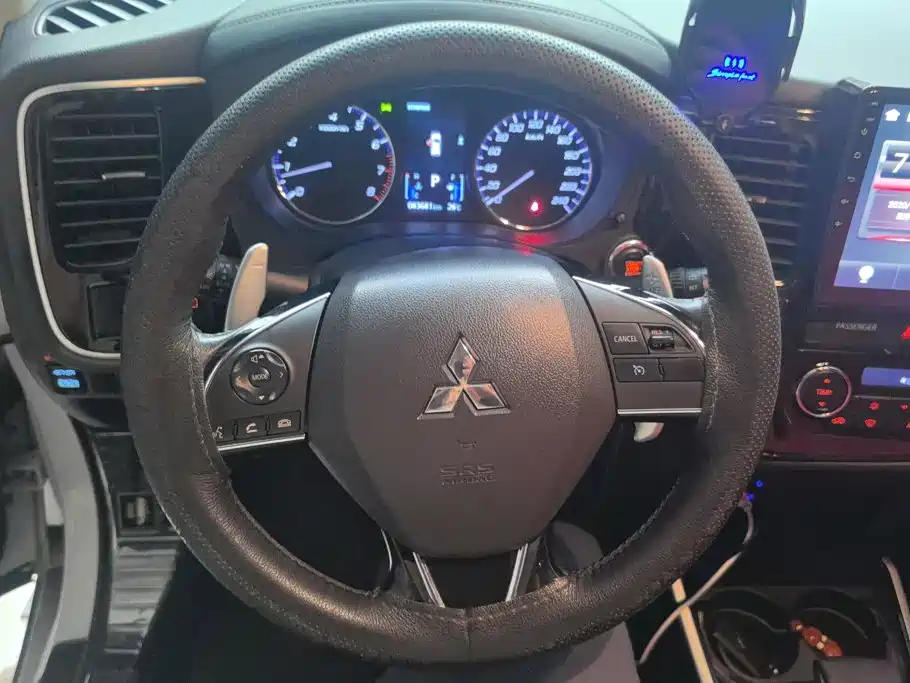 Mitsubishi Outlander — фото 15