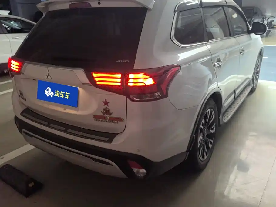 Mitsubishi Outlander — фото 3