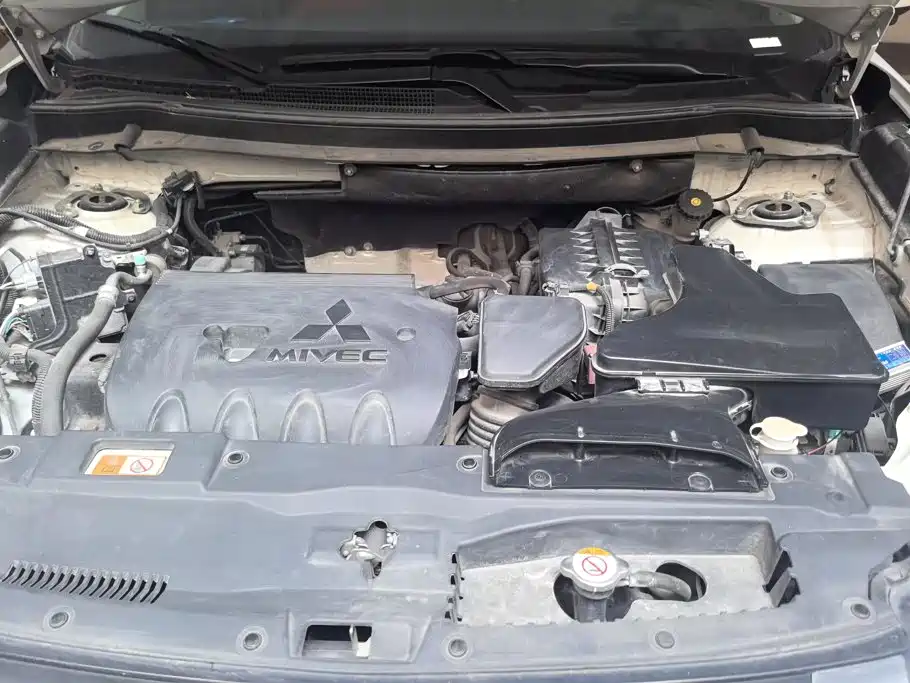 Mitsubishi Outlander — фото 10