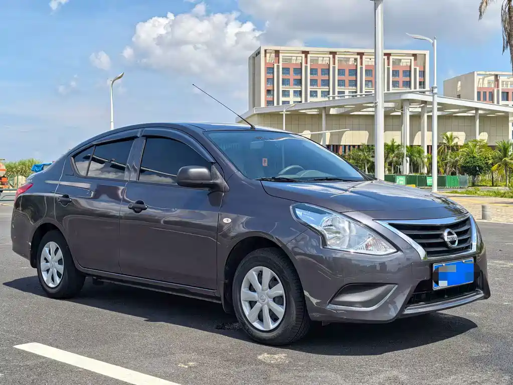 Nissan Sunny — фото 3
