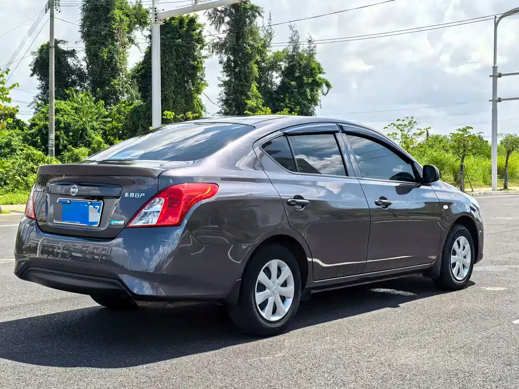 Nissan Sunny — фото 4