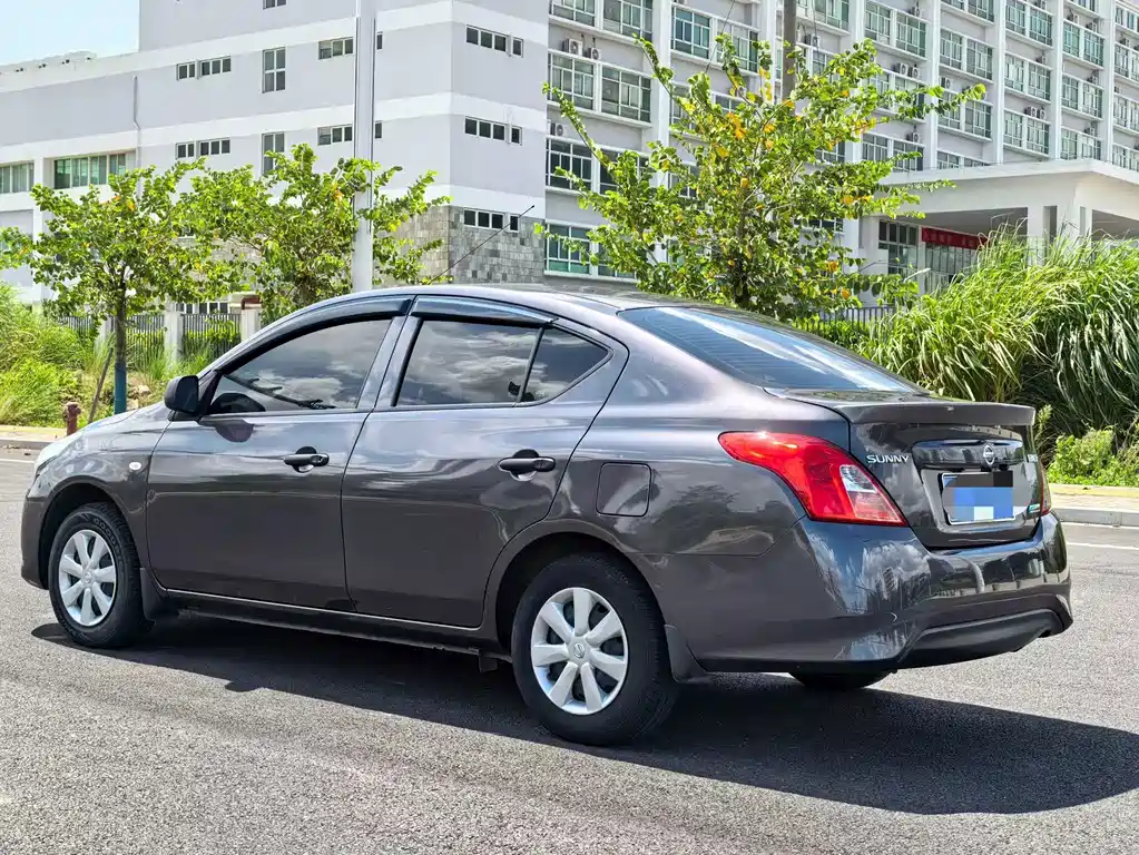 Nissan Sunny — фото 6