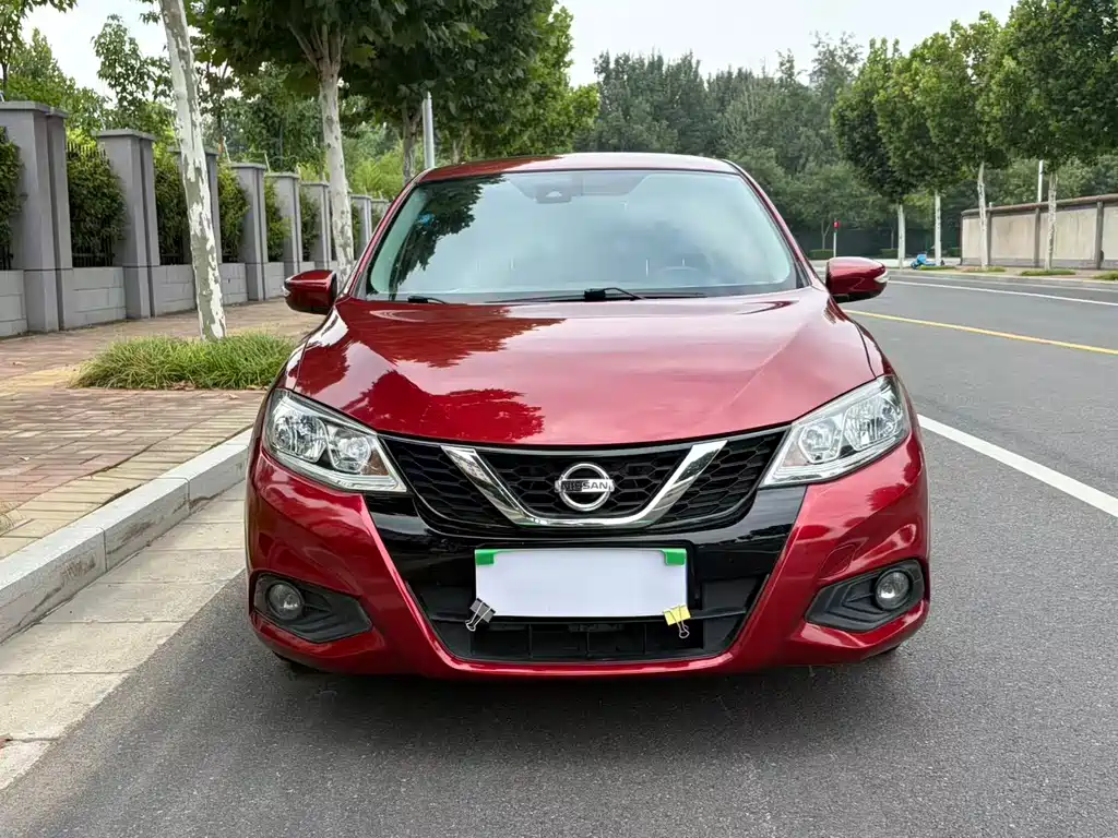 Nissan Tiida — фото 2