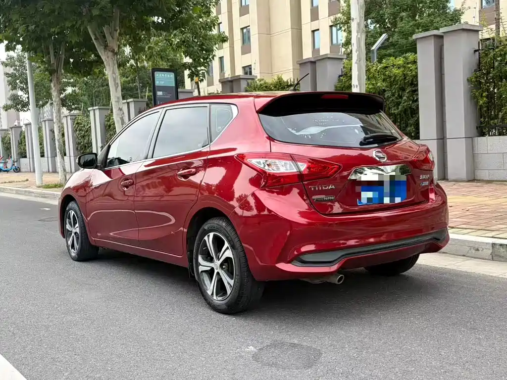 Nissan Tiida — фото 4
