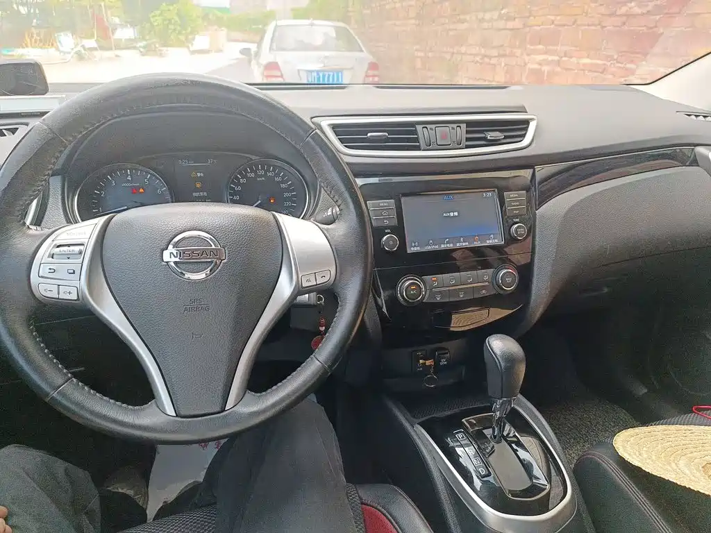 Nissan Qashqai — фото 10