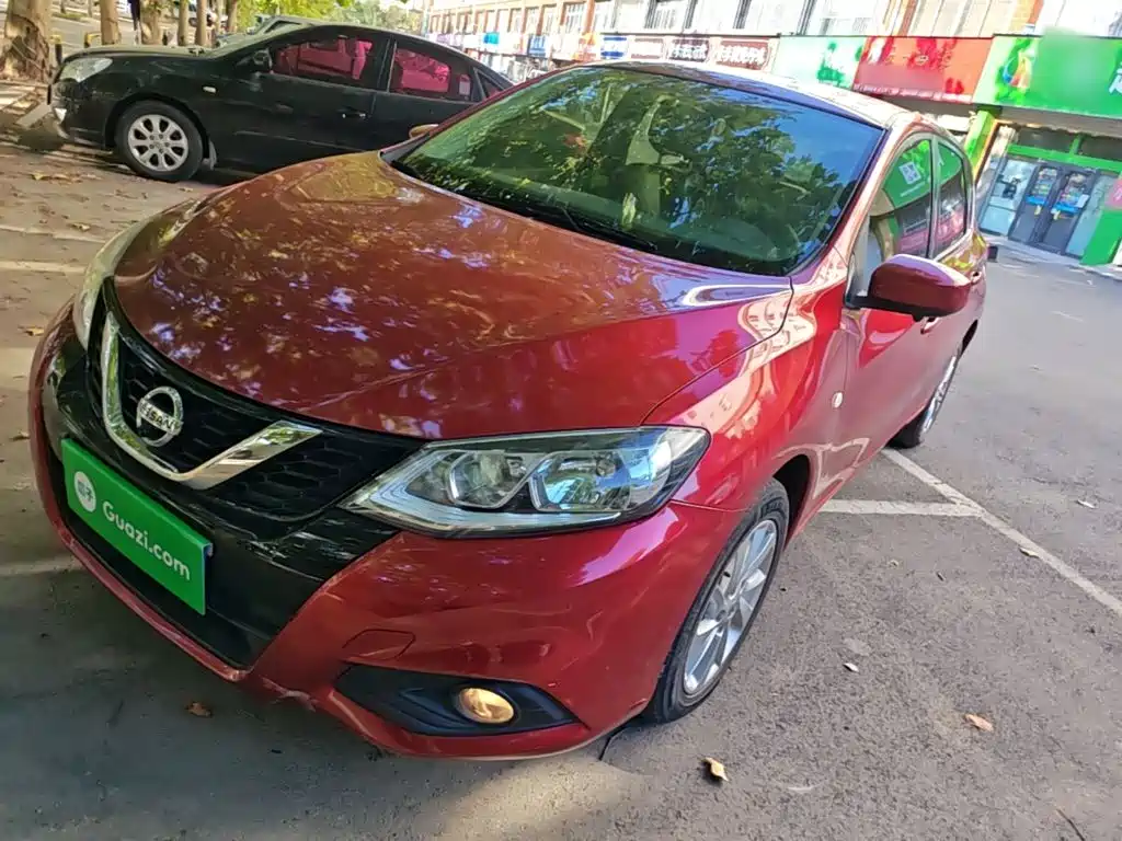 Nissan Tiida — фото 2