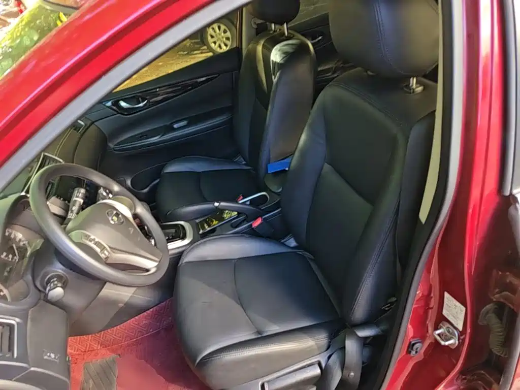 Nissan Tiida — фото 15