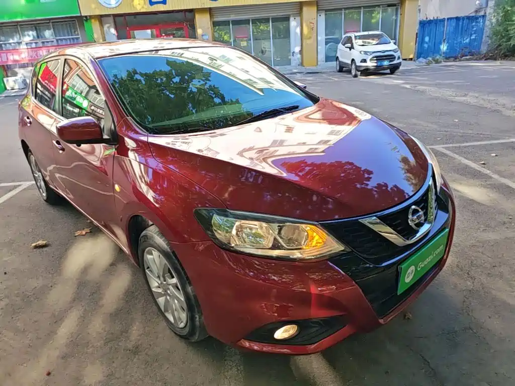Nissan Tiida — фото 4