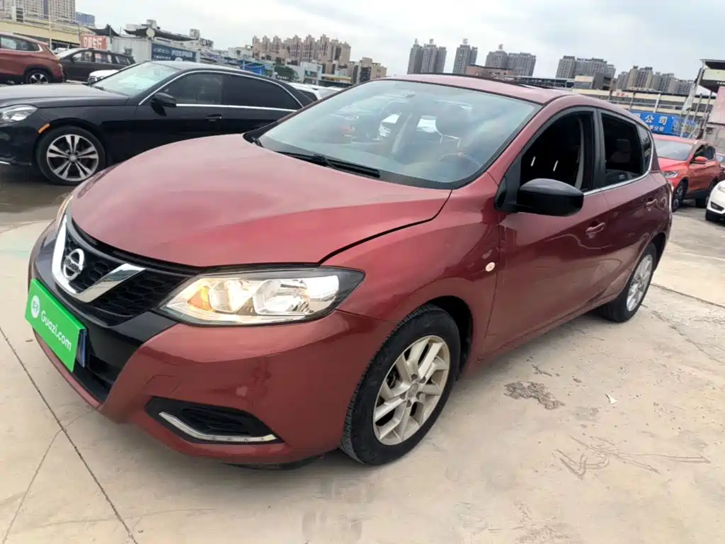 Nissan Tiida — фото 2