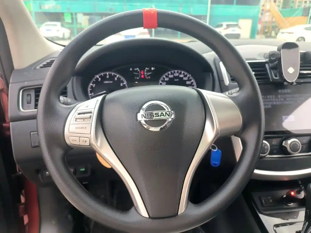Nissan Tiida — фото 11